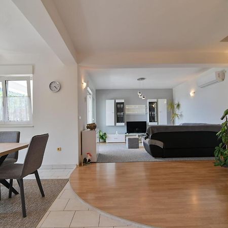 Rina Vacation Home Трогир Екстериор снимка