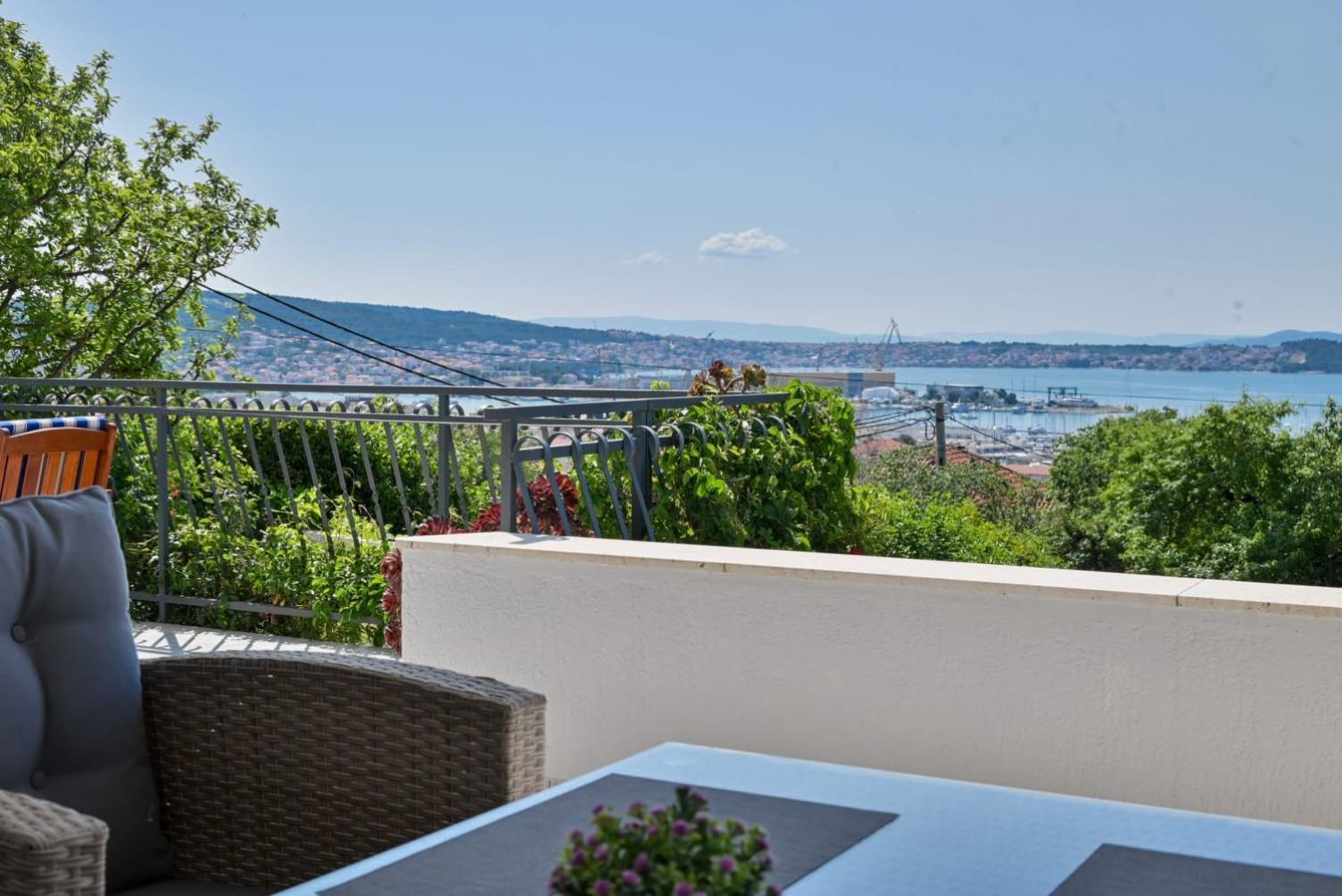 Rina Vacation Home Трогир Екстериор снимка