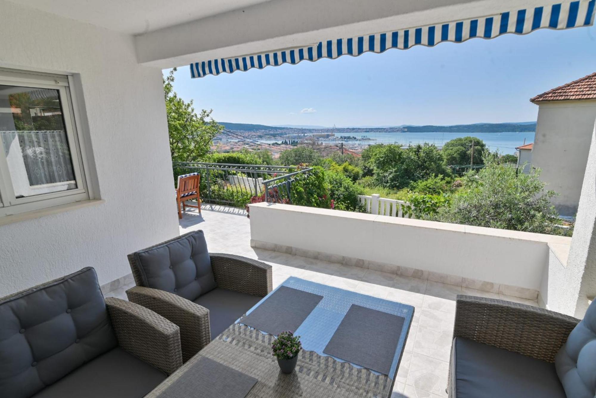 Rina Vacation Home Трогир Екстериор снимка