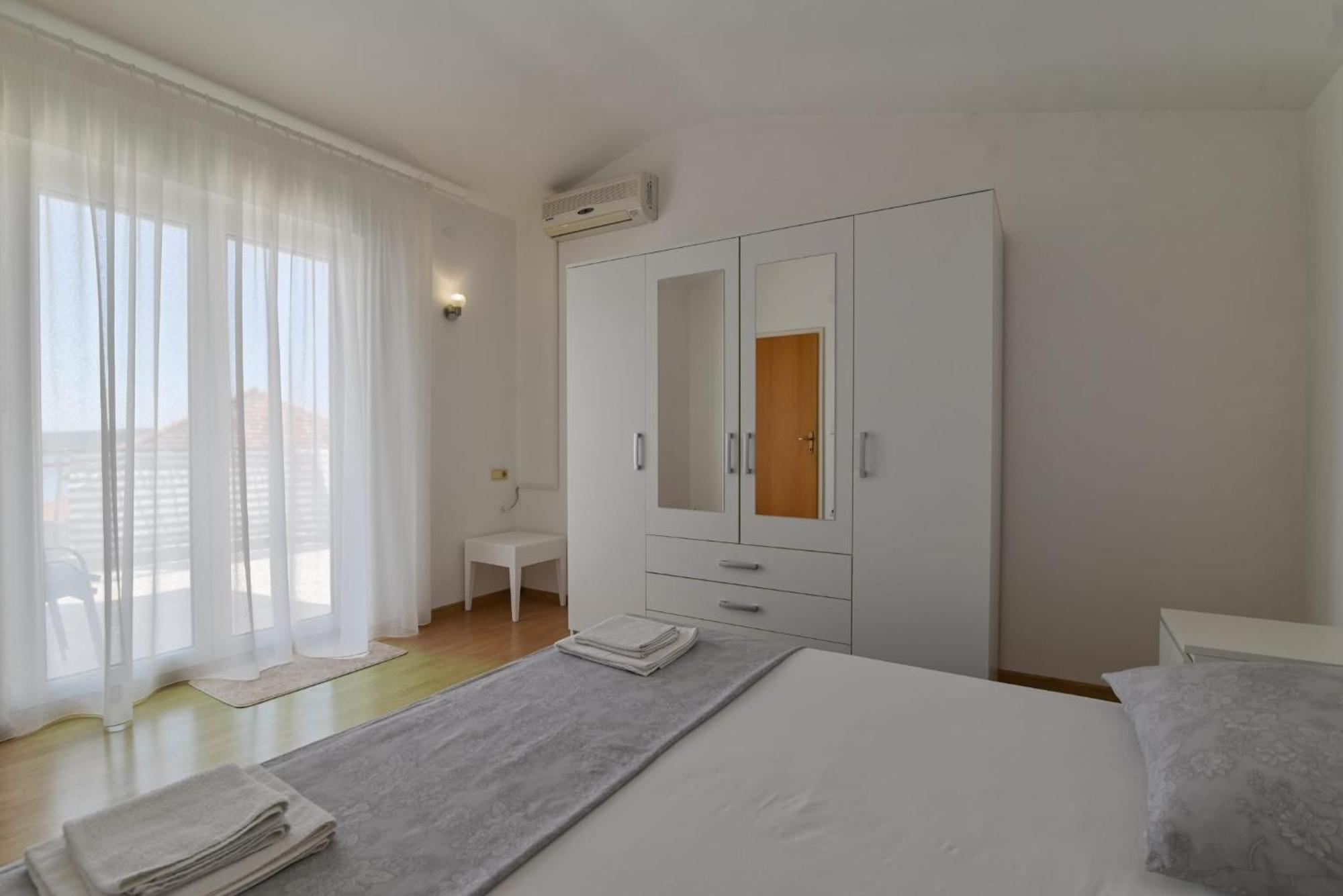 Rina Vacation Home Трогир Екстериор снимка